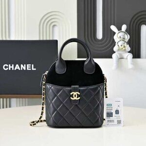 Classic CHANEL Bag: A Stylish and Versatile Choice for Elegance